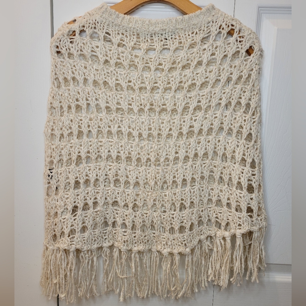ITALIAN YARN CREAM KNIT PONCHO w/ FRINGE - Picture 5 of 7